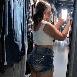 Meet your Posher, Yanely